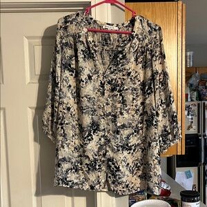 2/$10 Rose & Olive Monochrome Floral Blouse
